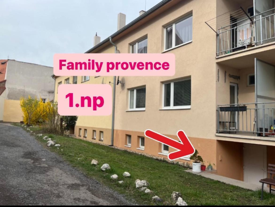 Апартаменты Family Provence Микулов Экстерьер фото